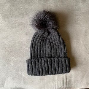 Women's Ribbed  Black Pom Pom Beanie